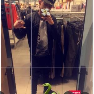 Meet your Posher, Reyes